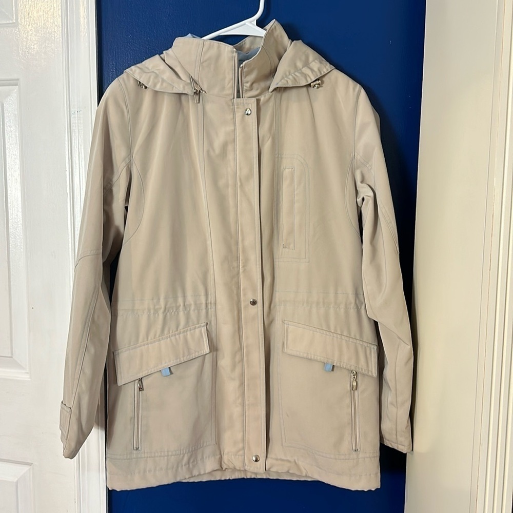 Women’s Liz Claiborne Tan Polyester Hooded Windbreaker Rain Jacket Size Small